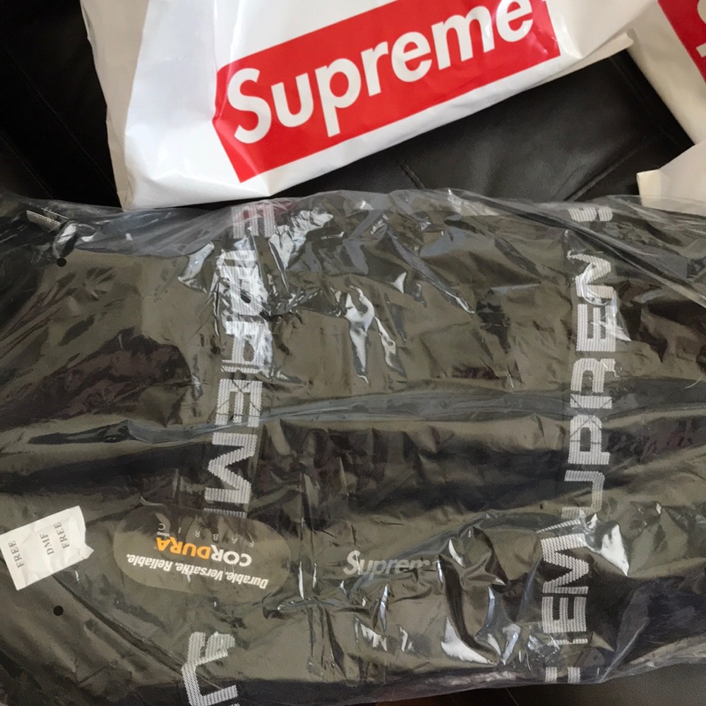 Large 2018 supreme duffle bag DS